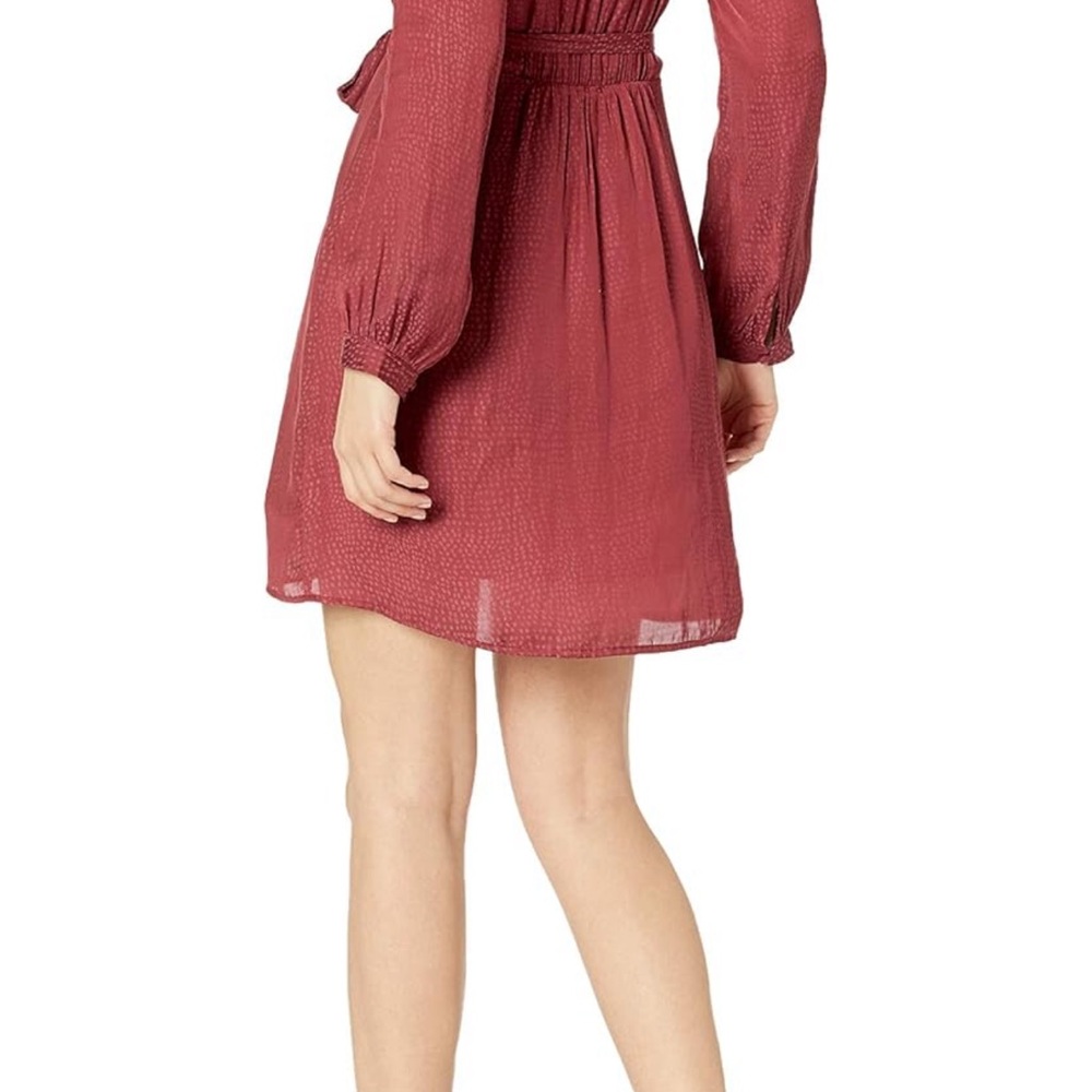 PAIGE Above the knee v neck dress - Picture 2 of 9